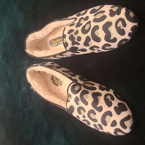 Skechers Cleo Cozy Faux Fur Lined Loafer Slippers Fancy Dream Leopard Size 9